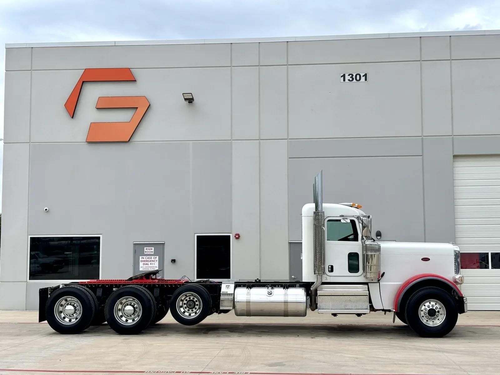 2019 Peterbilt 389 in Hutchins, TX — photo 3