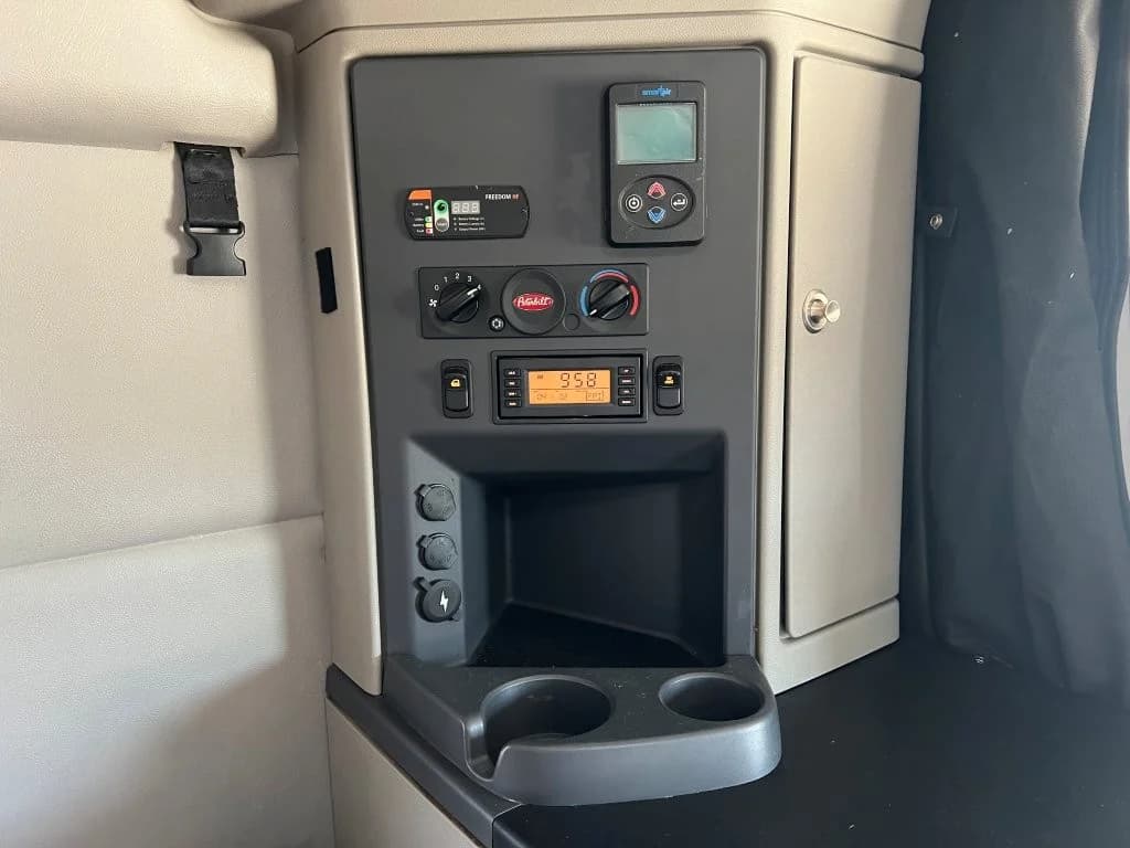 2022 Peterbilt 579 in Springfield, MO — photo 10