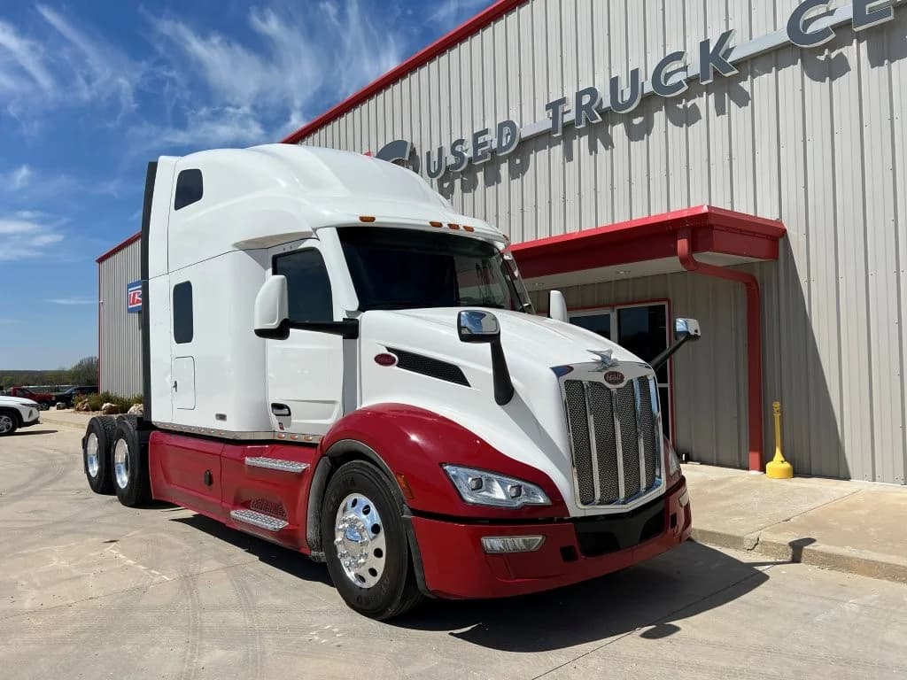 2022 Peterbilt 579 in Springfield, MO — photo 2