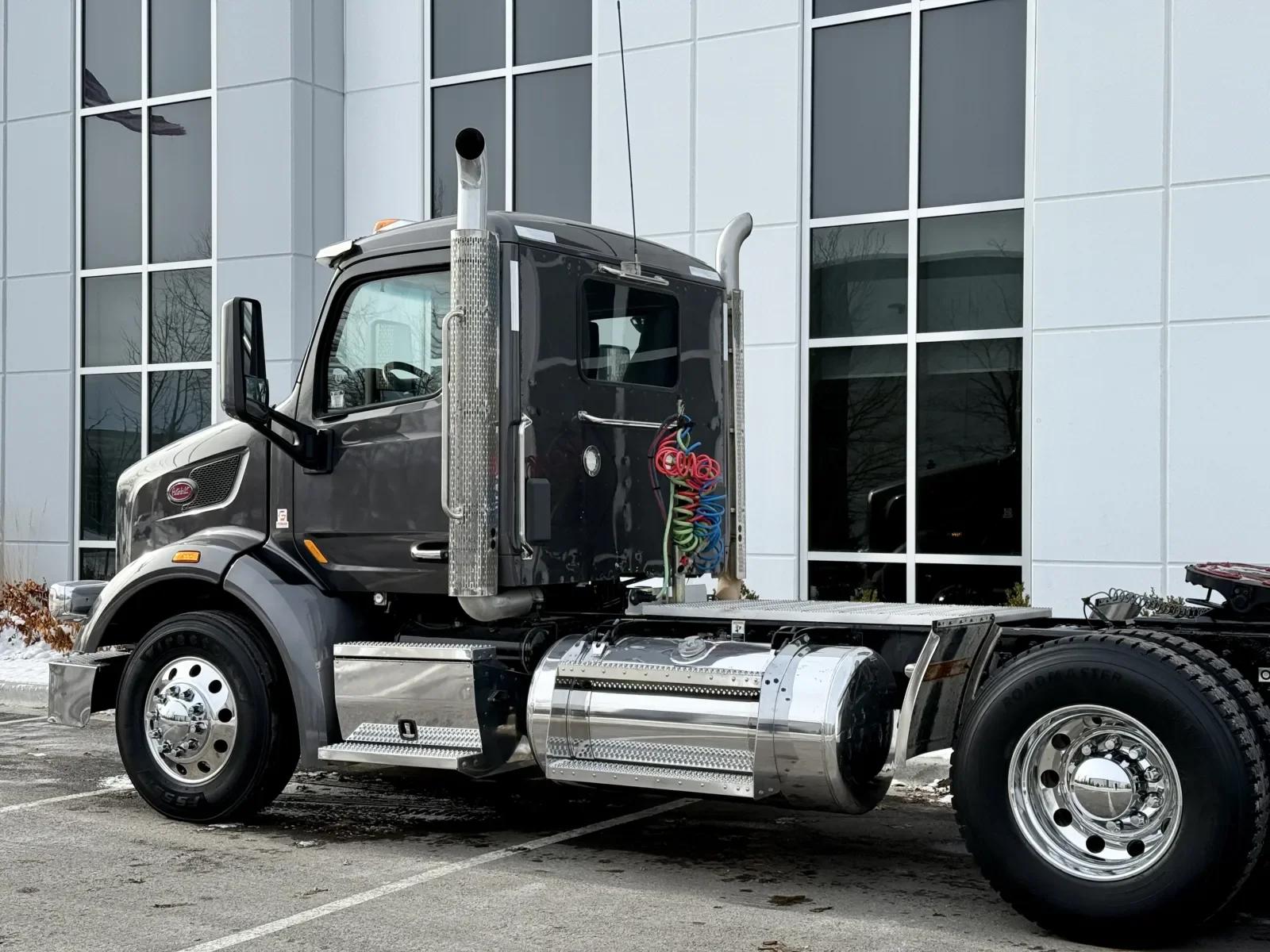 2022 Peterbilt 567 in New Lenox, IL — photo 8