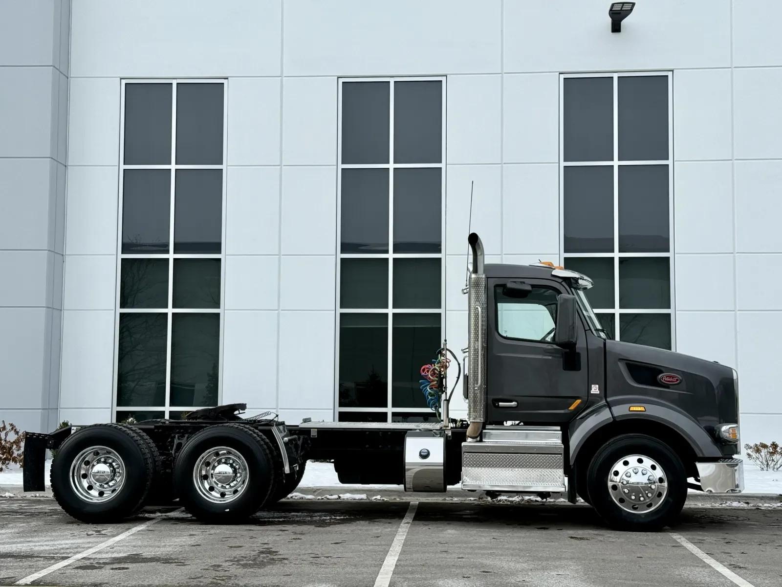 2022 Peterbilt 567 in New Lenox, IL — photo 3