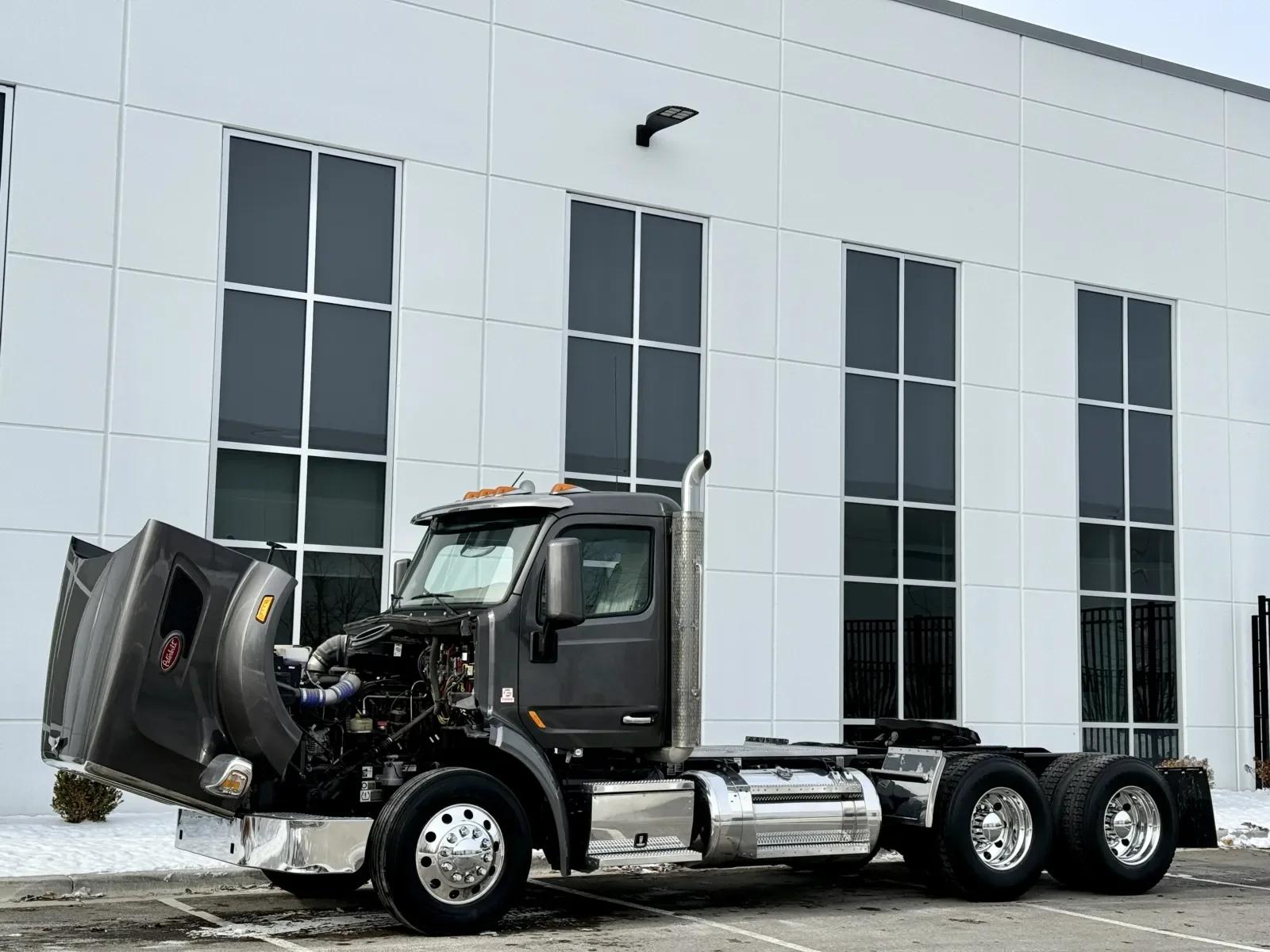 2022 Peterbilt 567 in New Lenox, IL — photo 10
