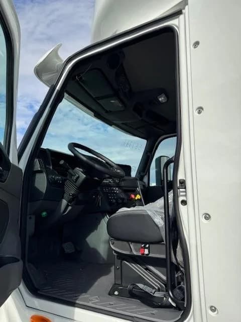 2026 International LT in Lima, OH — photo 10