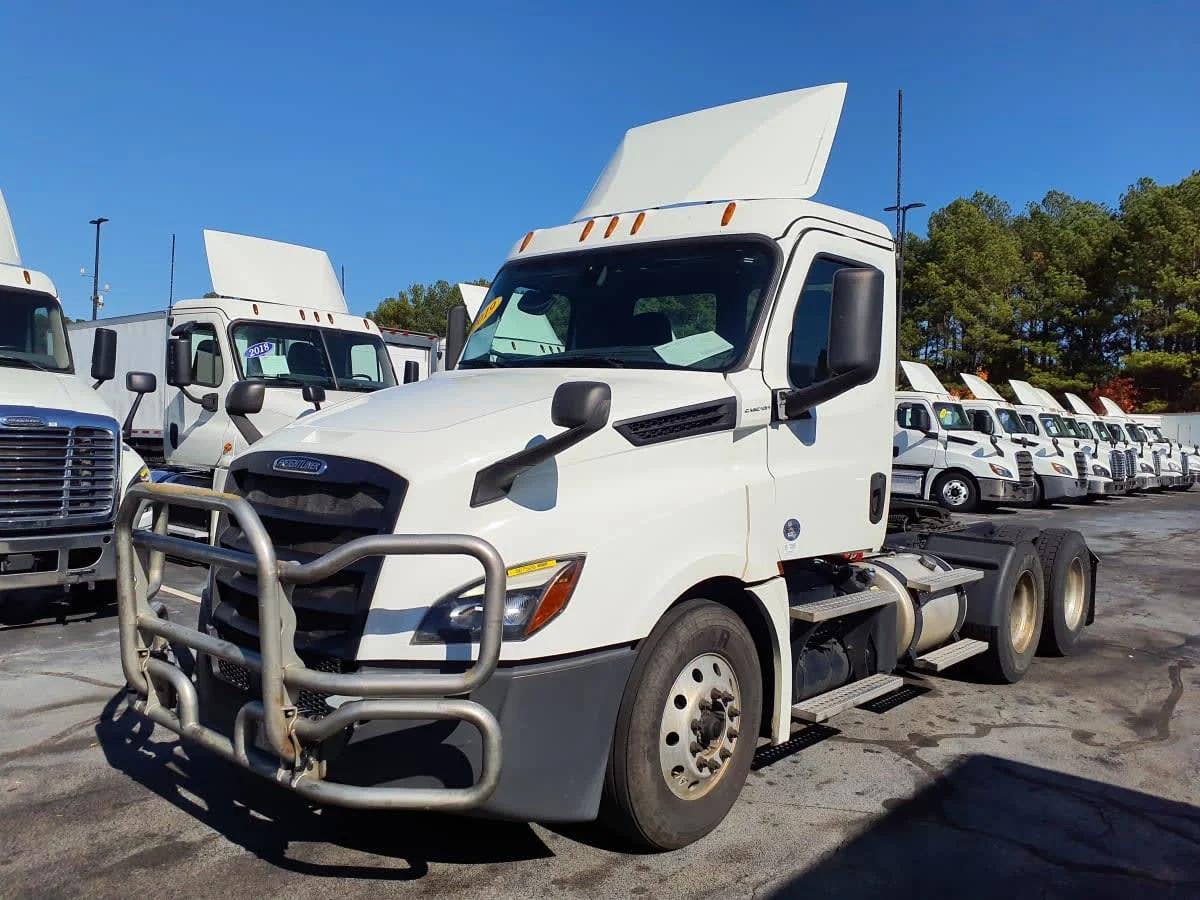 2019 Freightliner Cascadia in Atlanta, GA — photo 3