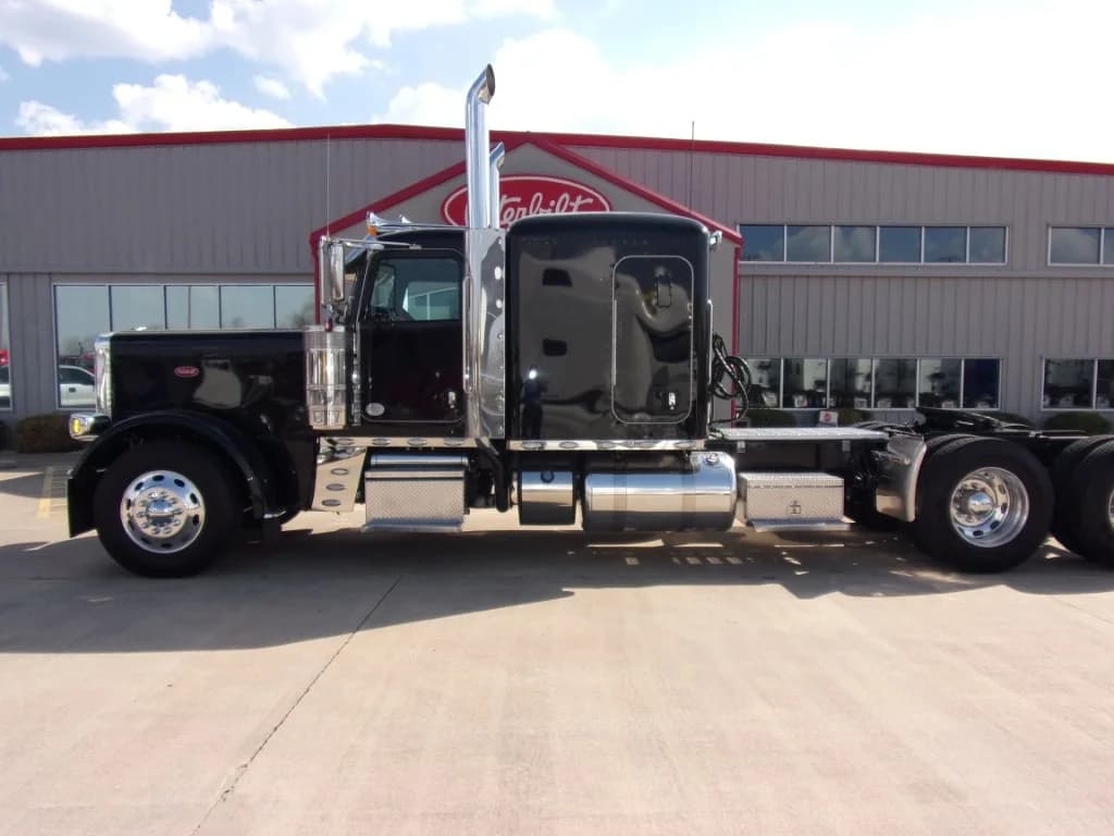 2019 Peterbilt 389 in Fort Smith, AR — photo 6