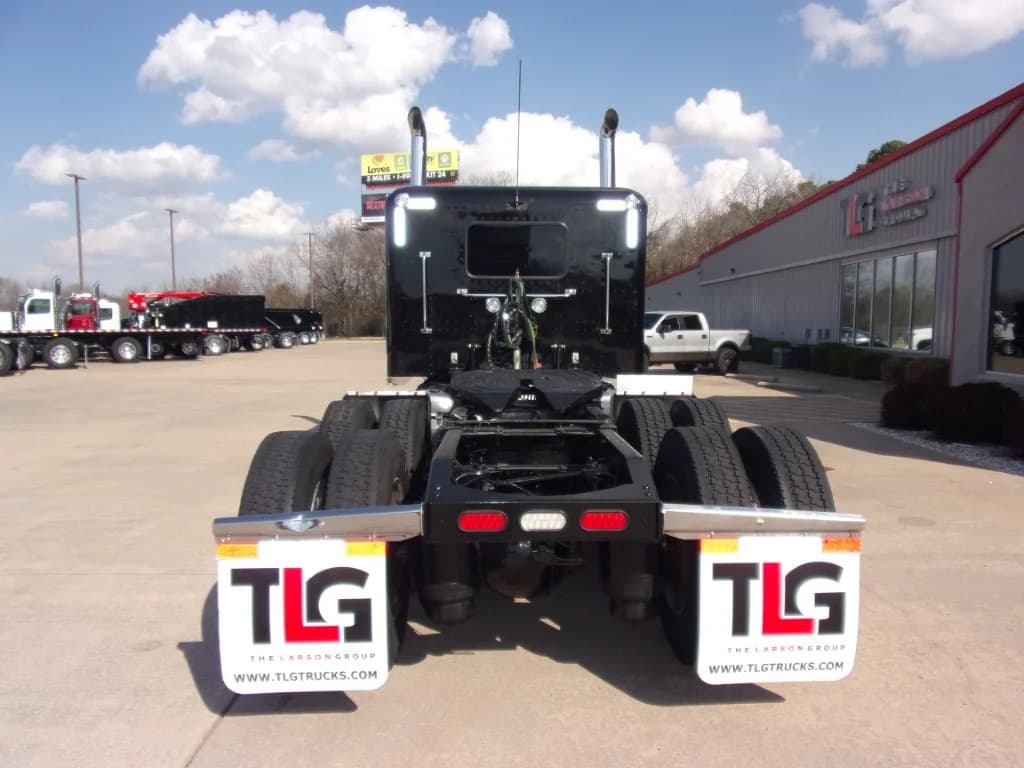 2019 Peterbilt 389 in Fort Smith, AR — photo 4