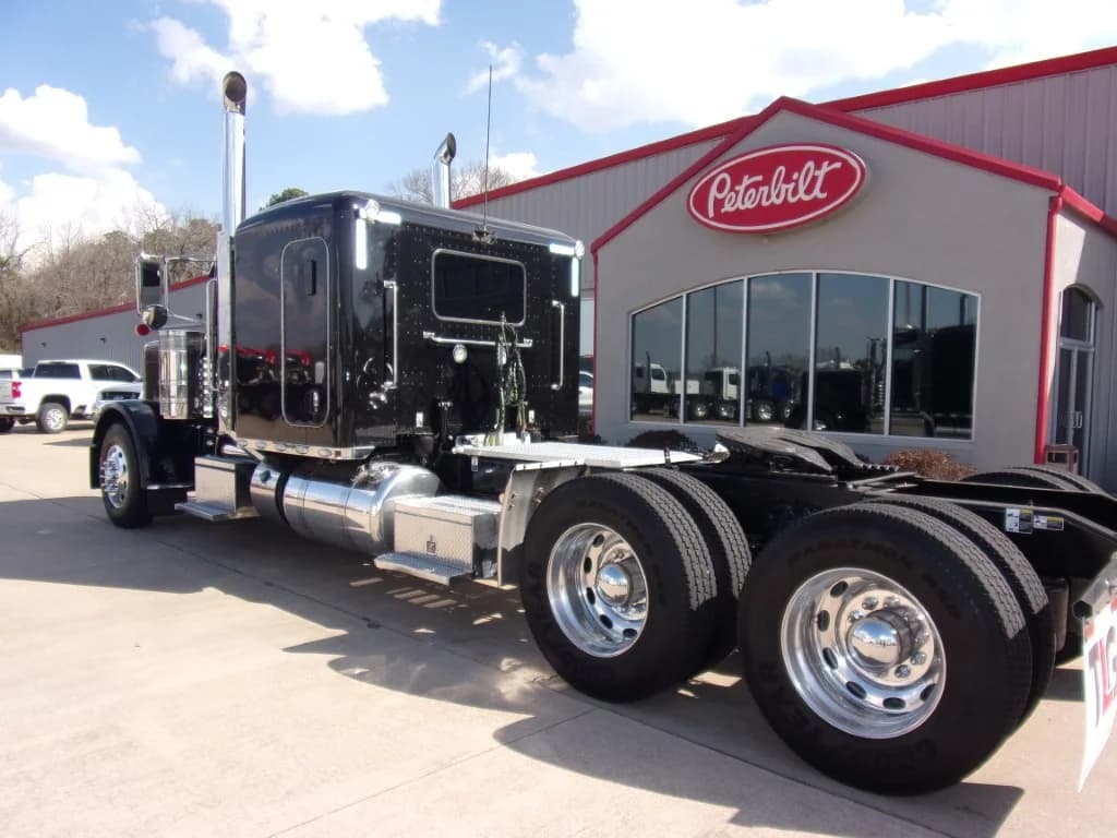 2019 Peterbilt 389 in Fort Smith, AR — photo 5