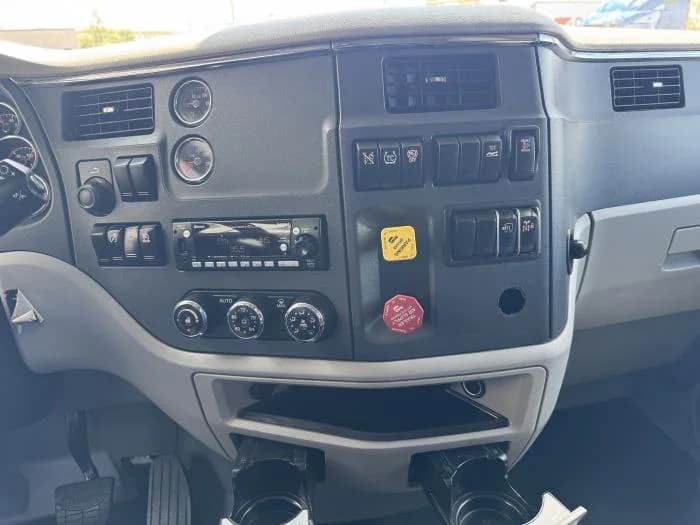 2022 Peterbilt 579 in El Paso, TX — photo 22