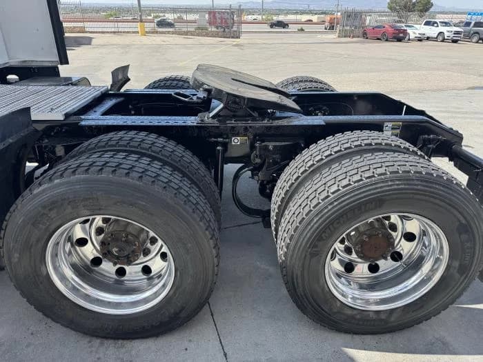 2022 Peterbilt 579 in El Paso, TX — photo 10