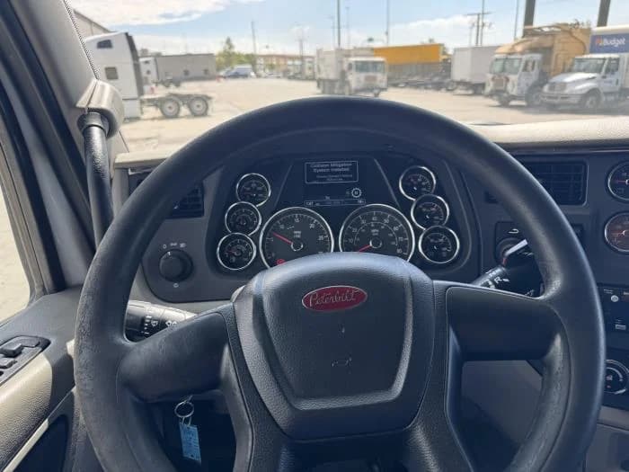 2022 Peterbilt 579 in El Paso, TX — photo 21