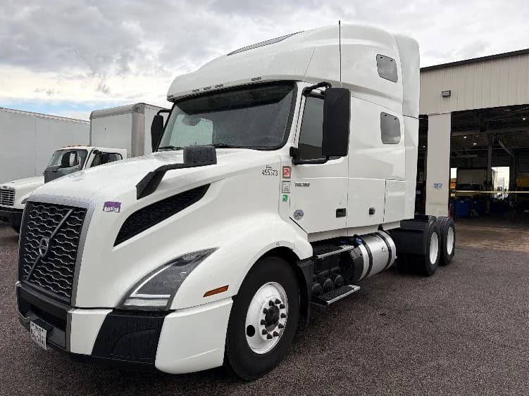2023 Volvo VNL 760 in Dallas, TX — photo 3