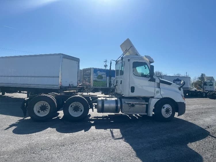 2020 Freightliner Cascadia in Middlefield, OH — photo 8
