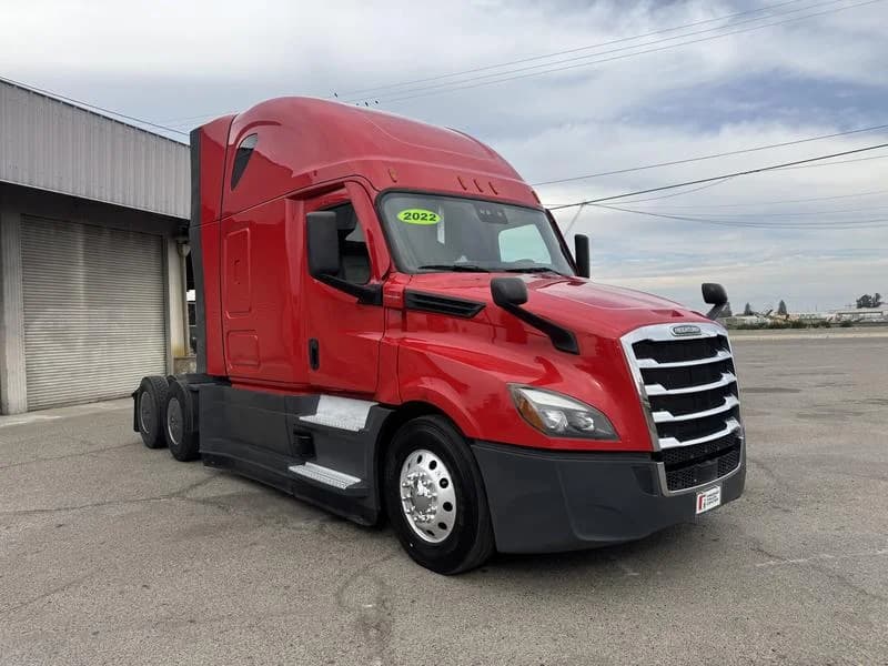 2022 Freightliner Cascadia in Fresno