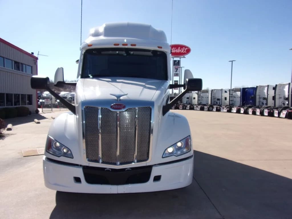 2024 Peterbilt 579 in Fort Smith, AR — photo 2