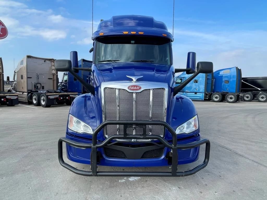 2023 Peterbilt 579 in Springfield, MO — photo 8