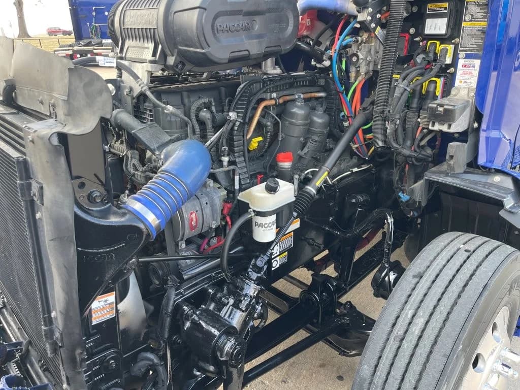 2023 Peterbilt 579 in Springfield, MO — photo 9