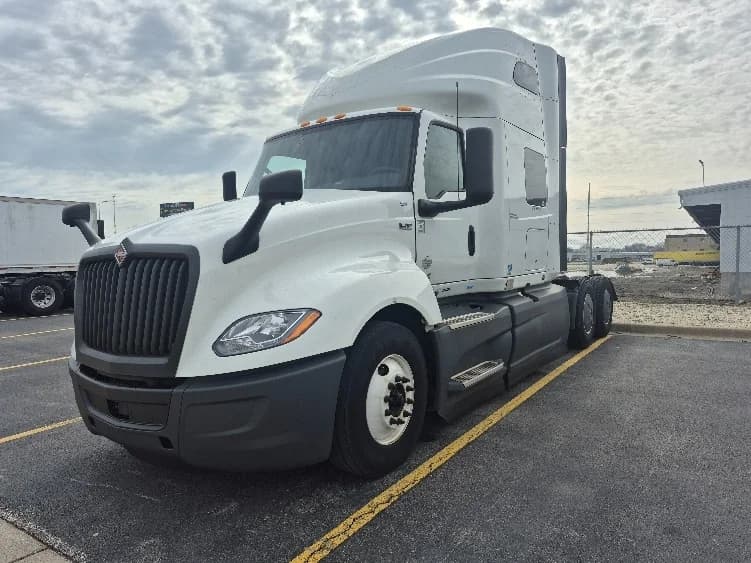 2023 International LT in La Porte, IN — photo 3