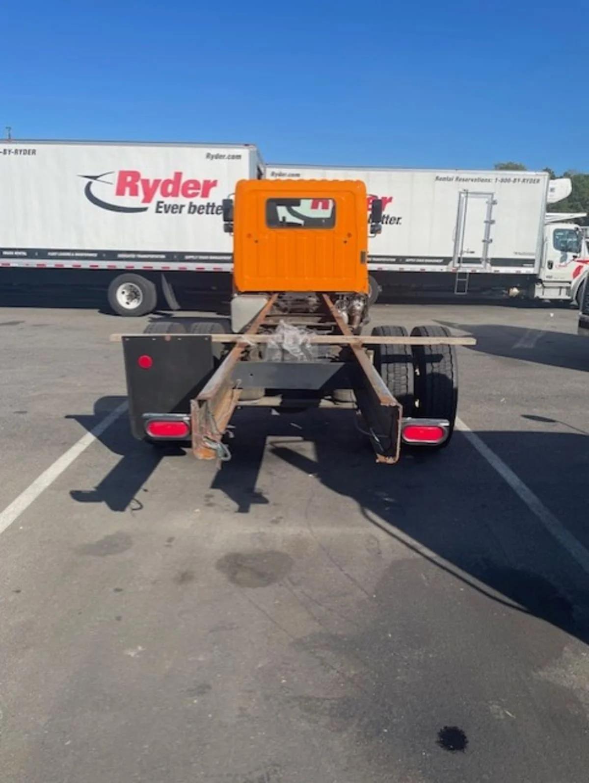 2018 Hino 268 in Farmingdale, NY — photo 5