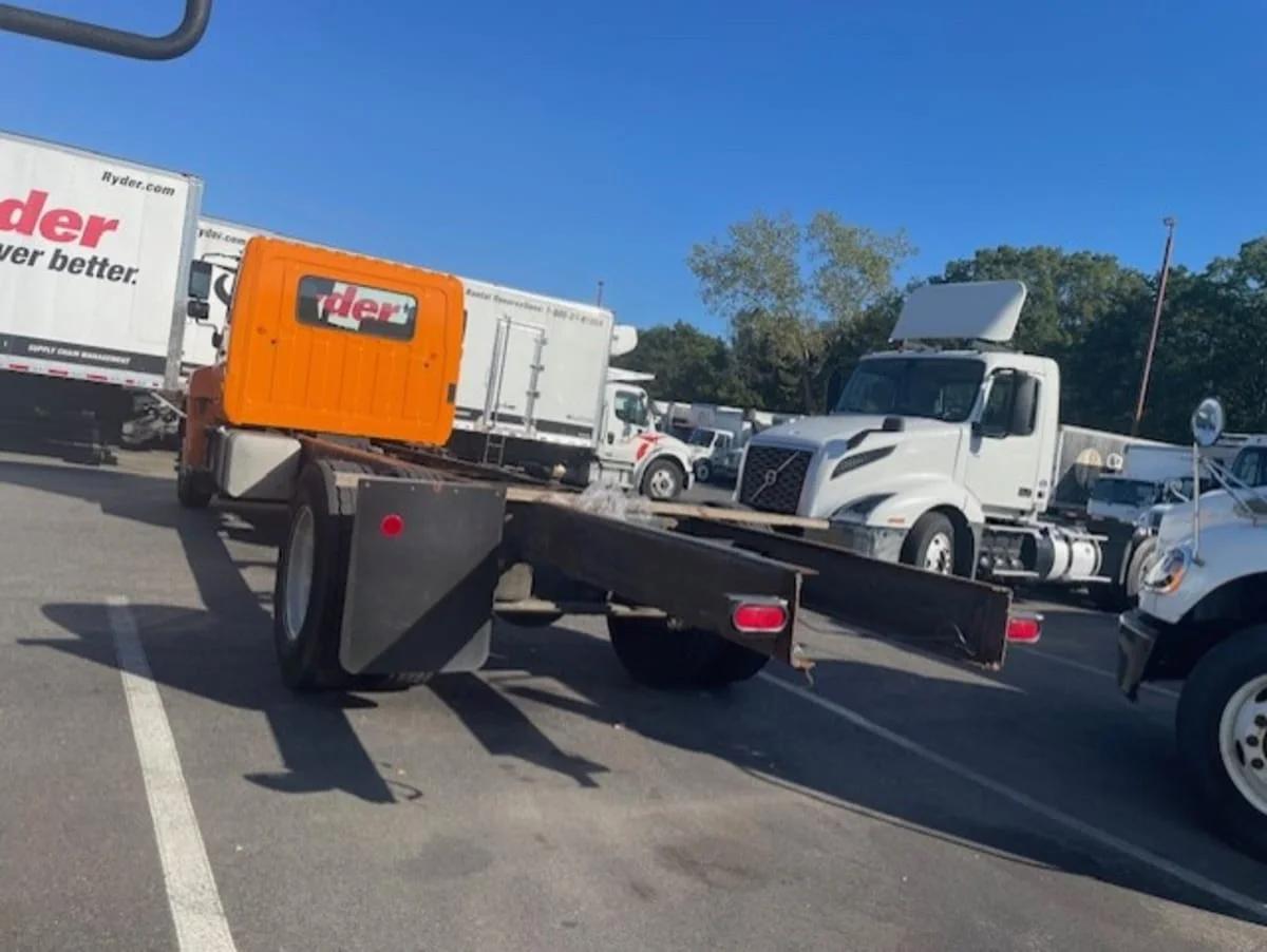 2018 Hino 268 in Farmingdale, NY — photo 6