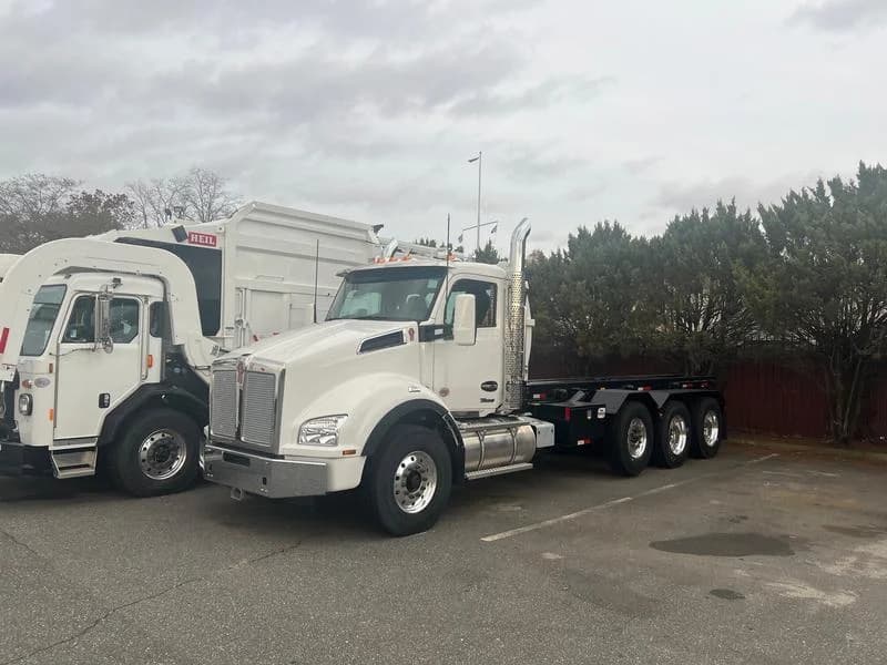 2025 Kenworth T880