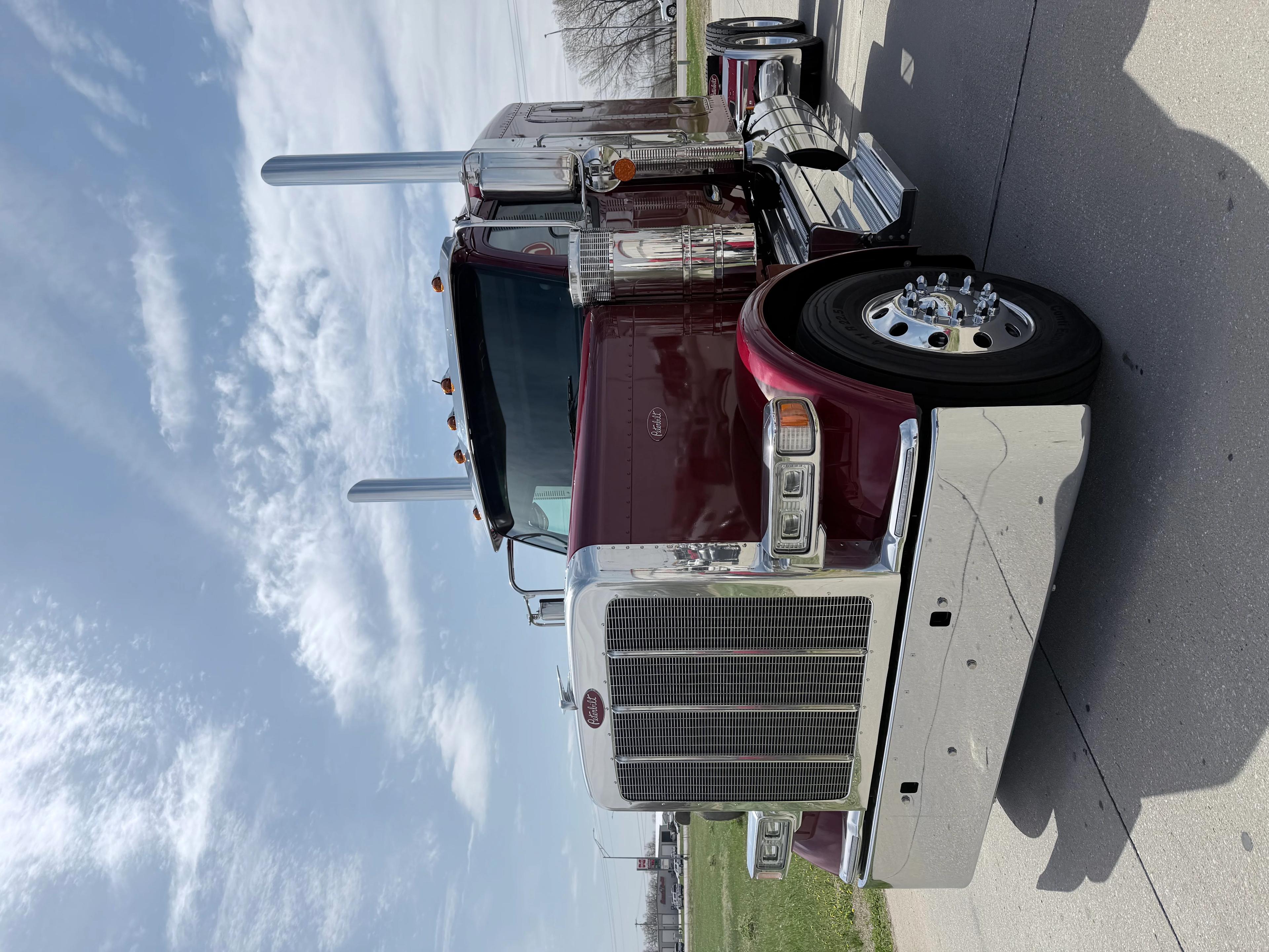 2027 Peterbilt 589