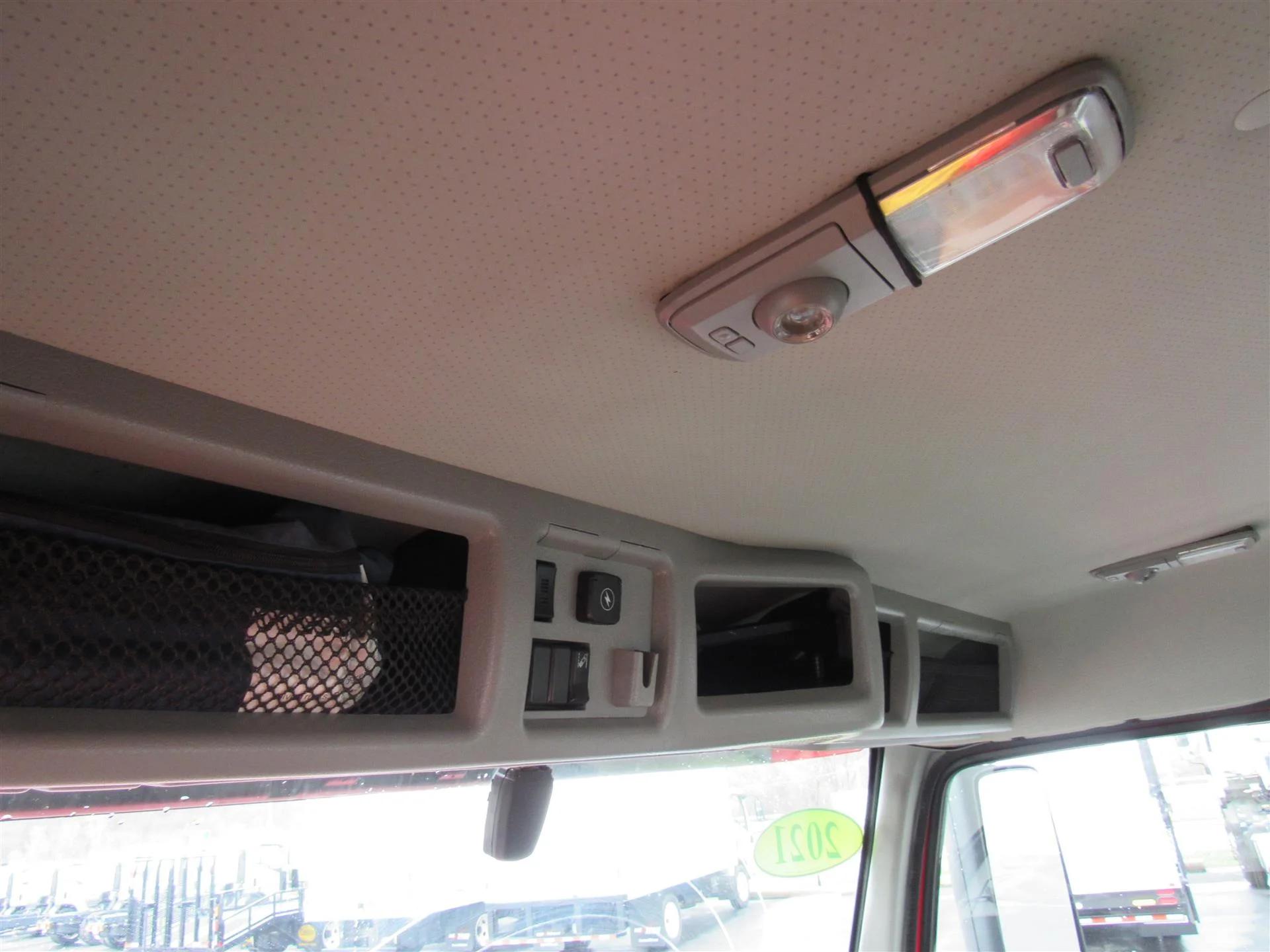 2021 Volvo VNR 640 in Kansas City, MO — photo 11