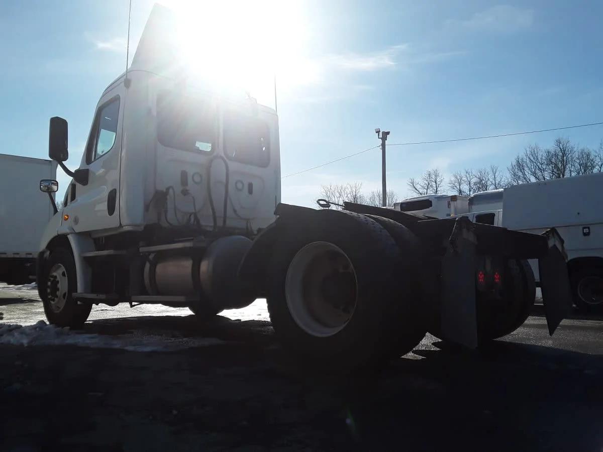 2019 Freightliner Cascadia in Salisbury, MA — photo 6