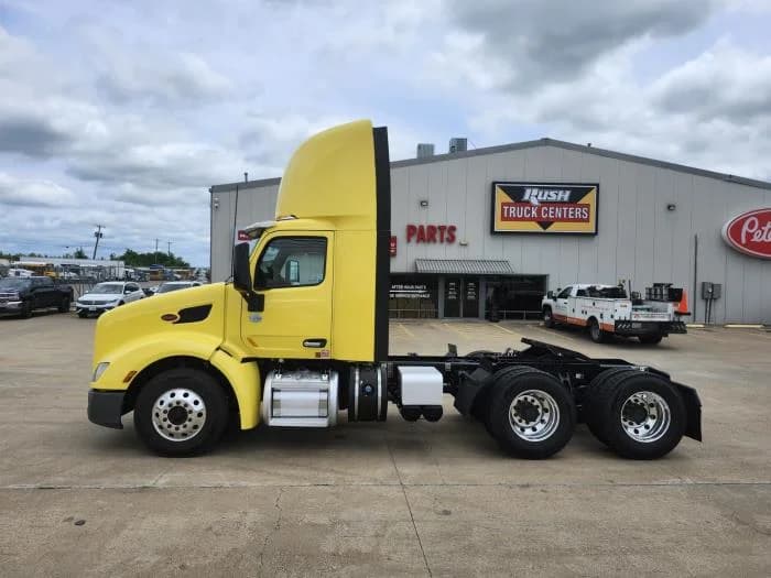 2021 Peterbilt 579 in Waco, TX — photo 3