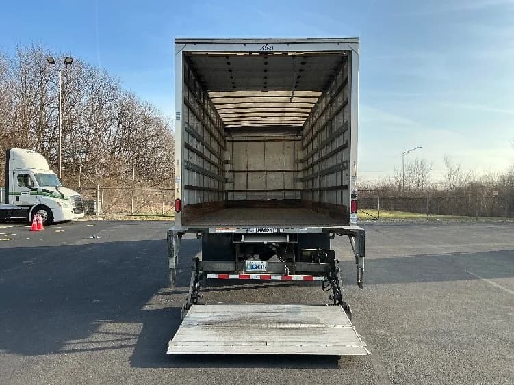 2022 Freightliner M2 106 in Indianapolis, IN — photo 9