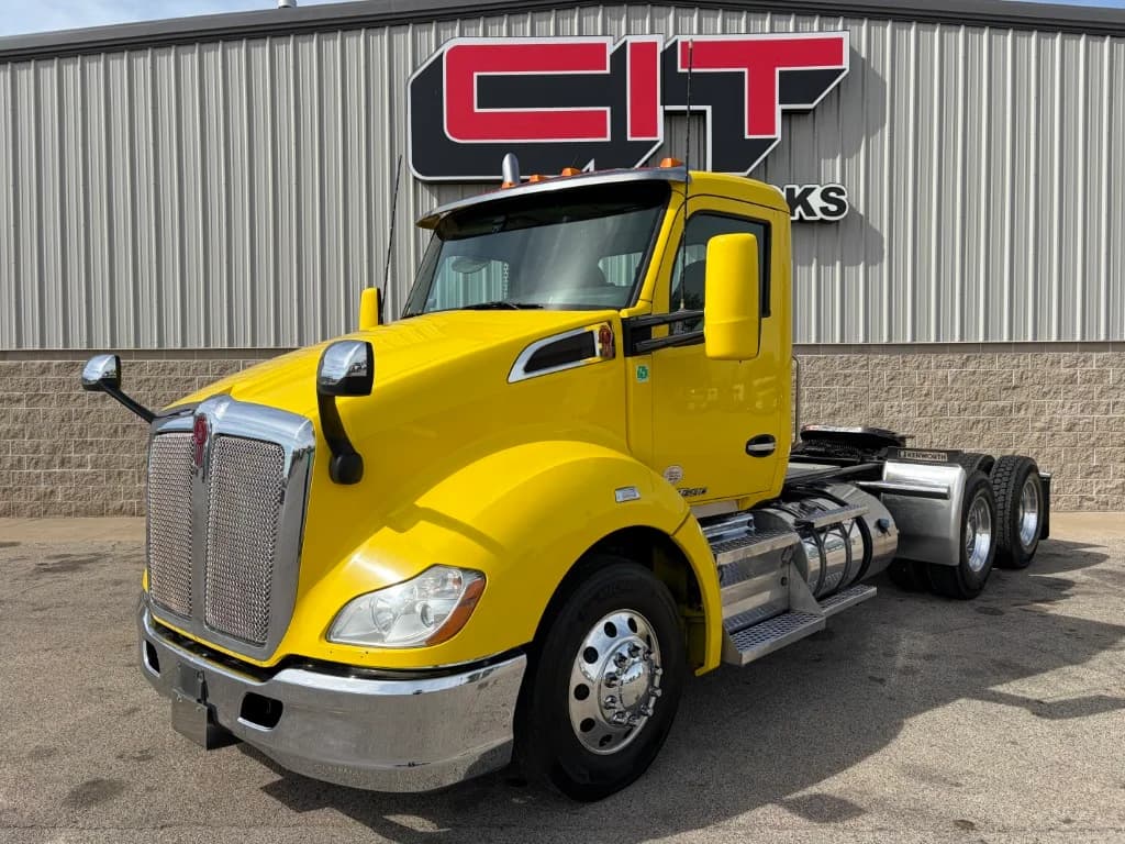 2017 Kenworth T680 in Morton, IL