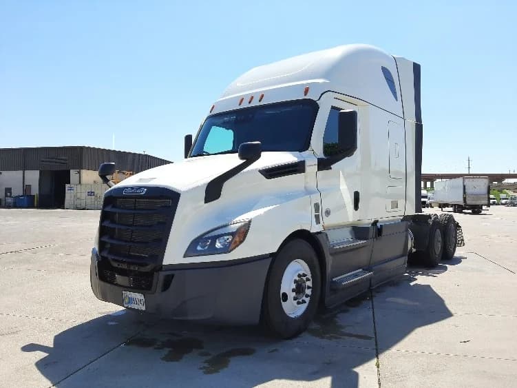 2023 Freightliner Cascadia in Fort Worth, TX — photo 3