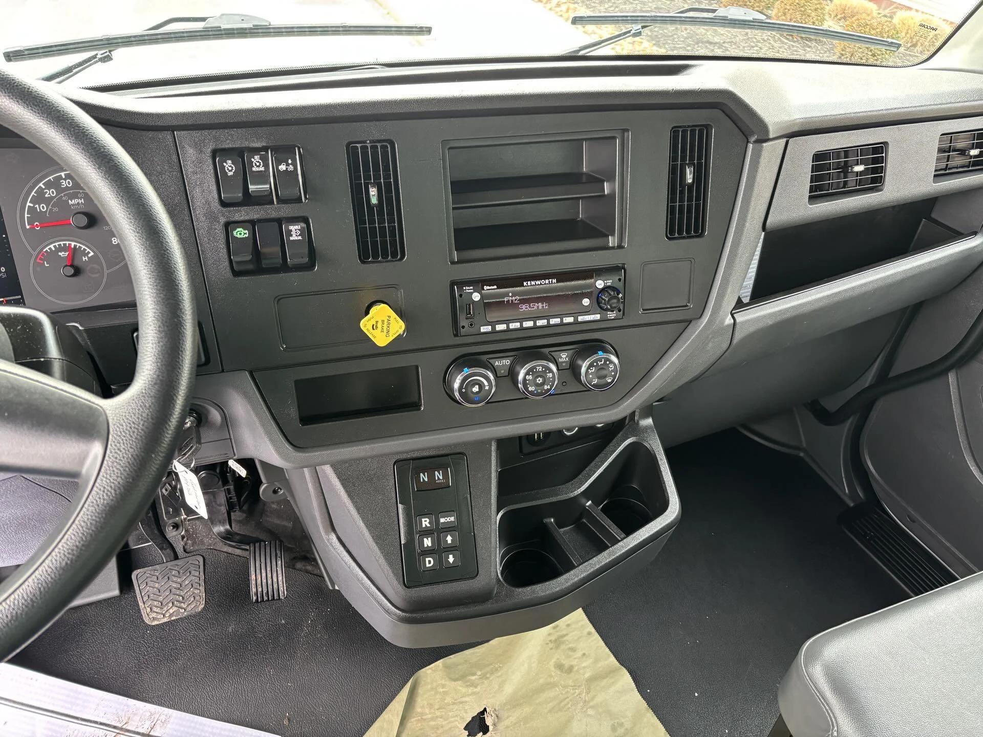 2025 Kenworth T280 in Broadview Hts, OH — photo 10