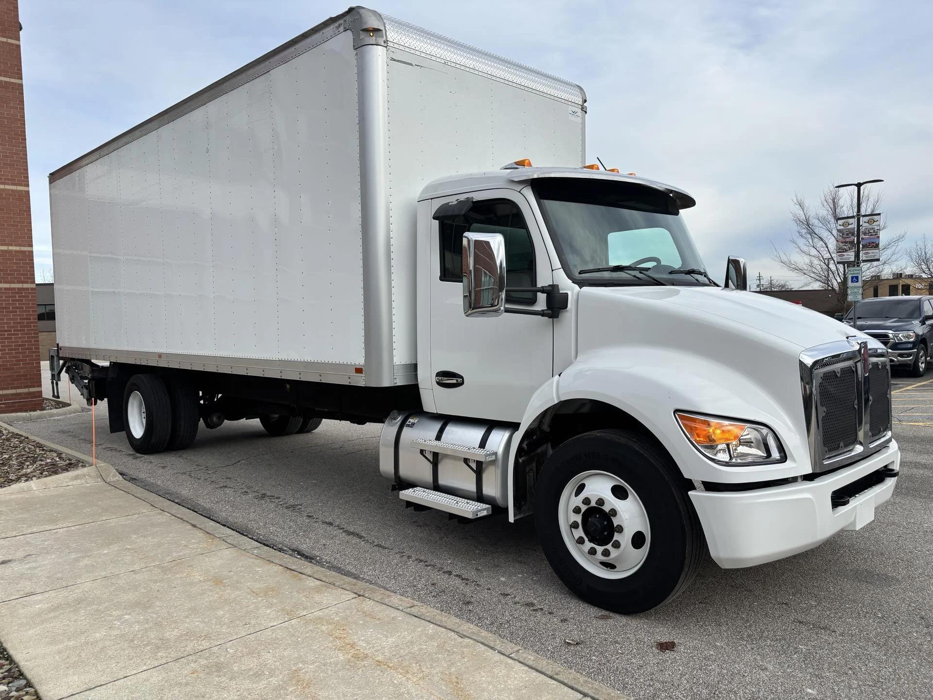 2025 Kenworth T280 in Broadview Hts, OH — photo 3