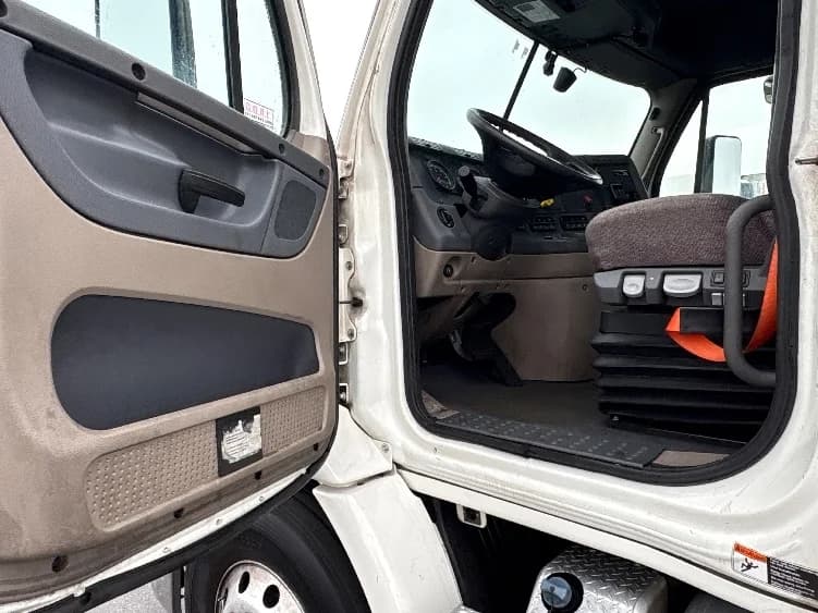 2020 Freightliner Cascadia in Swedesboro, NJ — photo 9