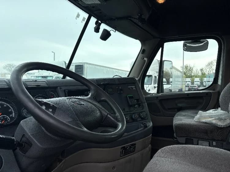 2020 Freightliner Cascadia in Swedesboro, NJ — photo 10