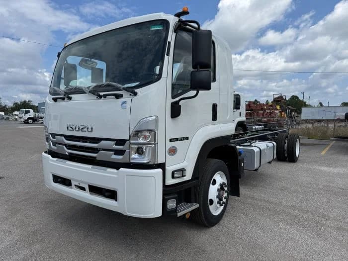 2025 Isuzu FTR in Orlando, FL — photo 2