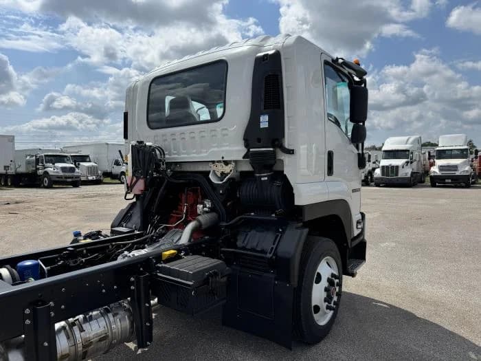 2025 Isuzu FTR in Orlando, FL — photo 5