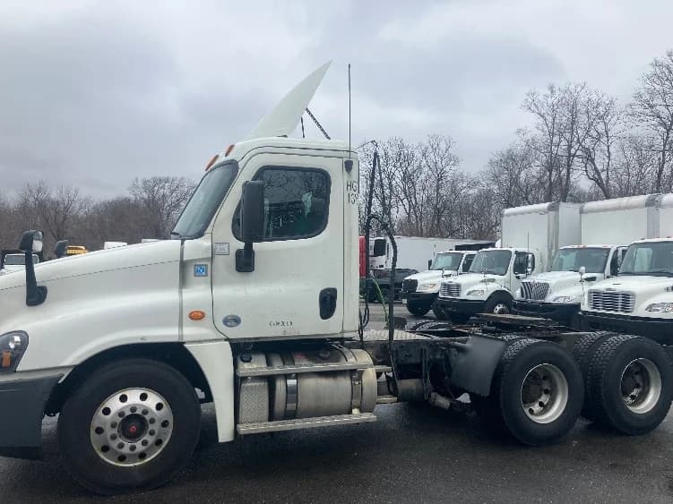2019 Freightliner Cascadia in Fitchburg, MA — photo 4