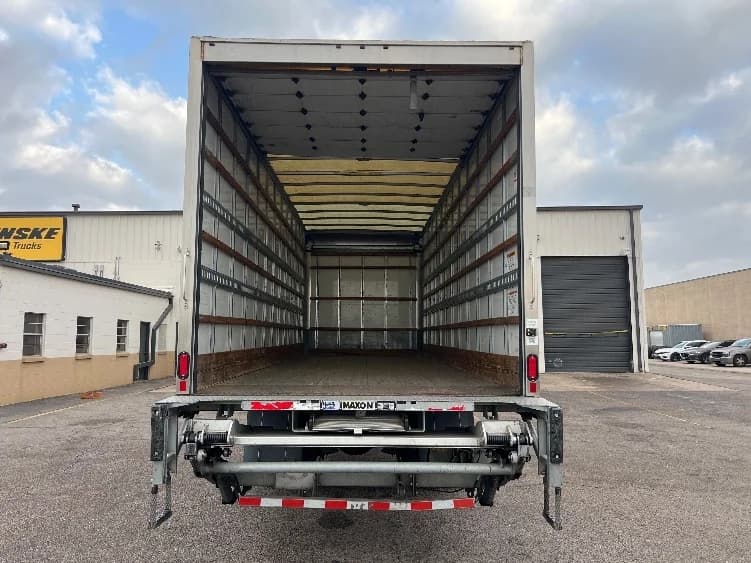 2022 Freightliner M2 106 in Dallas, TX — photo 8
