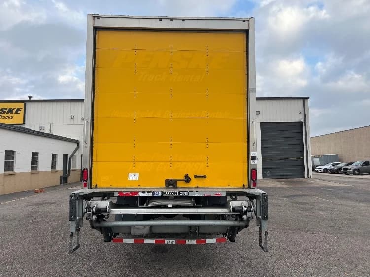 2022 Freightliner M2 106 in Dallas, TX — photo 7