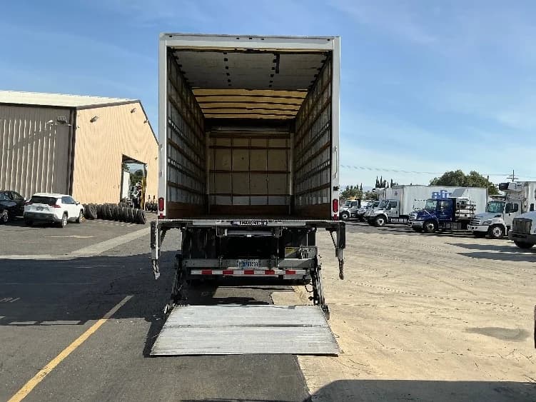 2019 Hino 268 in Torrance, CA — photo 9