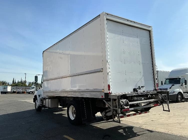 2019 Hino 268 in Torrance, CA — photo 6