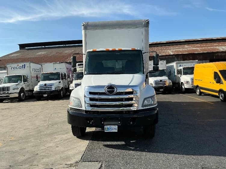 2019 Hino 268 in Torrance, CA — photo 2
