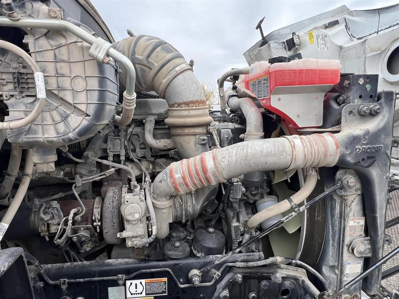 2021 Peterbilt 567 in Rochester, MN — photo 10
