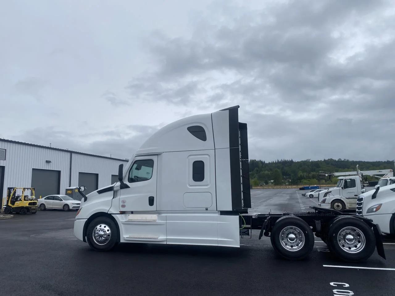 2027 Freightliner Cascadia in Albany, OR — photo 4
