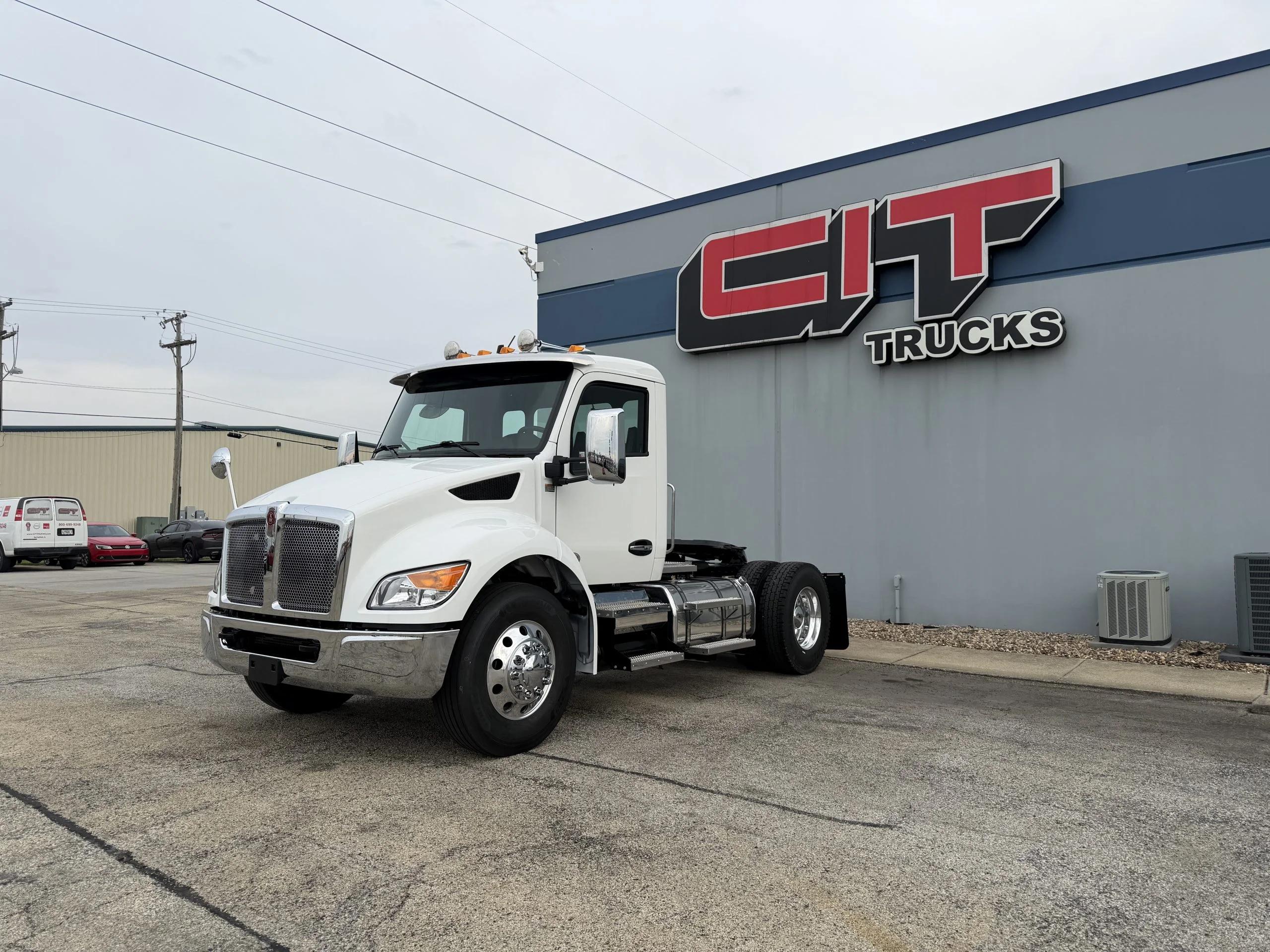 2027 Kenworth T380 in Springfield, IL