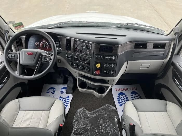2026 Peterbilt 579 in Kansas City, MO — photo 16