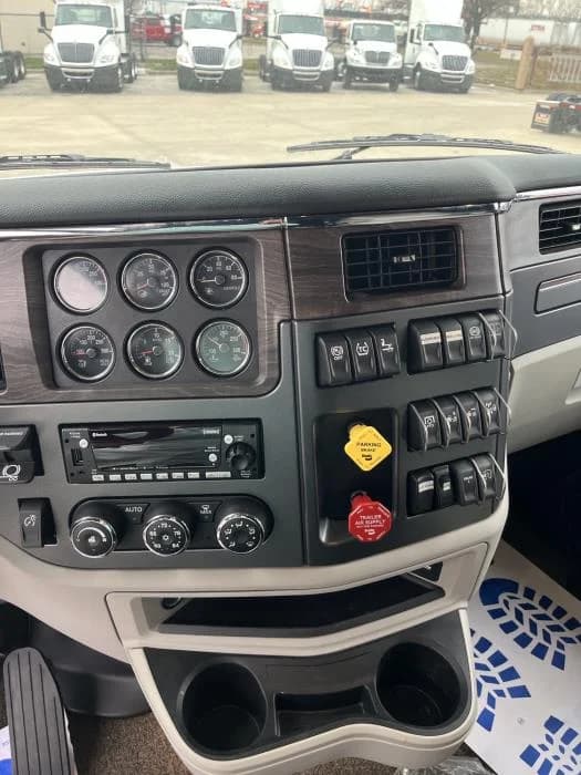 2026 Peterbilt 579 in Kansas City, MO — photo 14