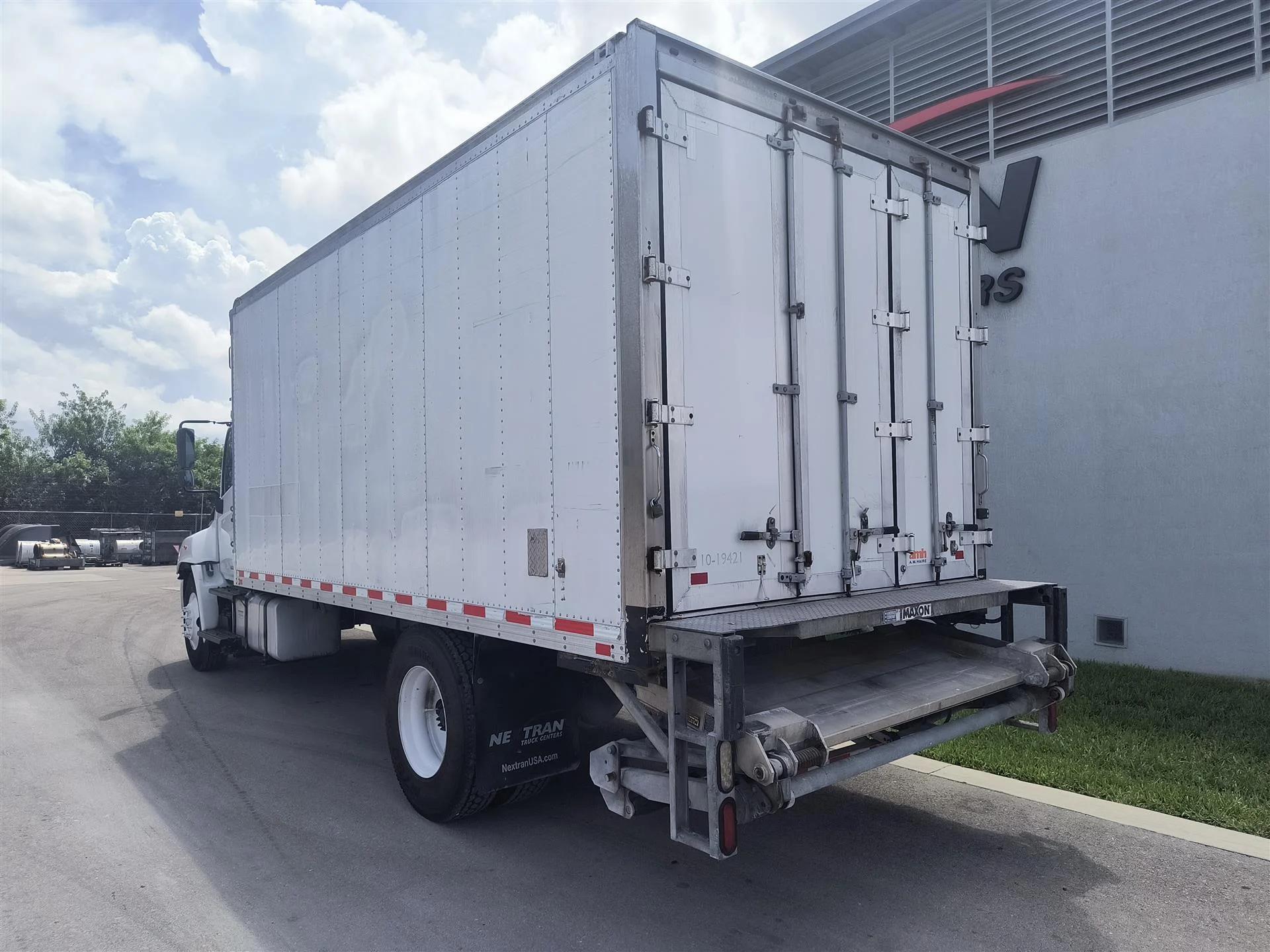 2019 Hino 268 in Fort Lauderdale, FL — photo 6
