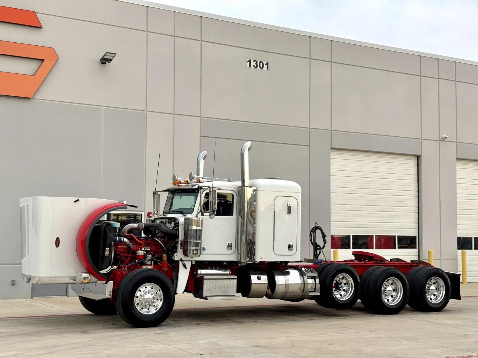 2021 Peterbilt 389 in Hutchins, TX — photo 10